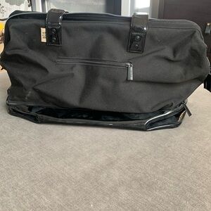 Beis Weekender Bag in Patent Black